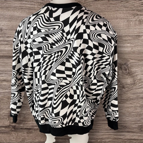 Wild Fable Women's XXL Black White Geometric Print Sweatshirt Abstract (913) - Picture 3 of 9